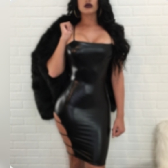 Dresses & Skirts - Little Black Dress